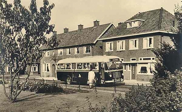 1953 Daf stadsbus nr. 23 met carrosserie van Verheul. Deze had 30 zit en 16 staanplaatsen