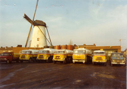 1962 DAF autotankwagenbij-molen