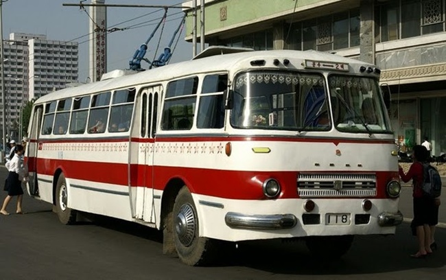 03 ① 천리마-70형 무궤도전차 (Chollima 70 trolleybus)
