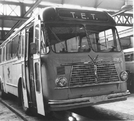 1966 Daf 11 met het kenteken TB-62-63, met carrosserie van Verheul. De kleur was ivoor met blauw dak.