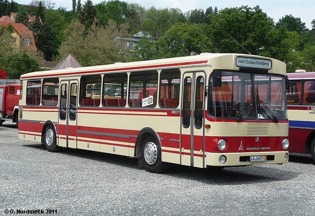 1978 Magirus-L117-Überlandbus-elfenbein-Str-rot
