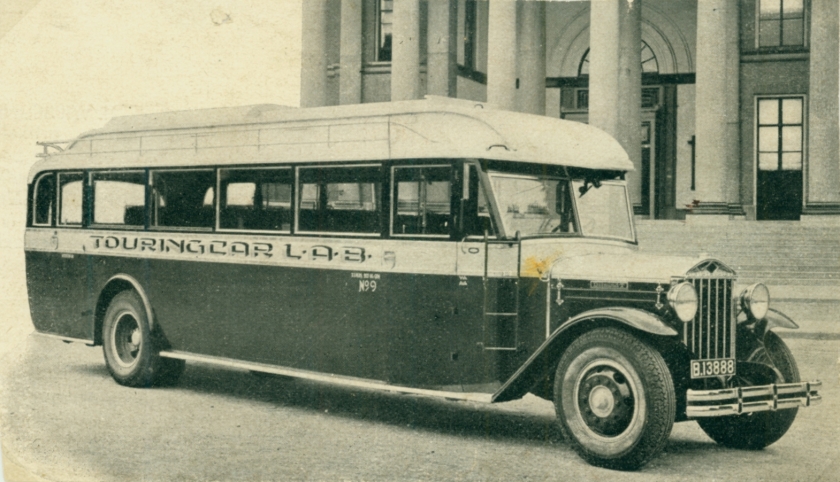 1932 Diamond T van de LAB (Leeuwarder Autobedrijf) met een carrosserie v Hainje Heereveen B-13888