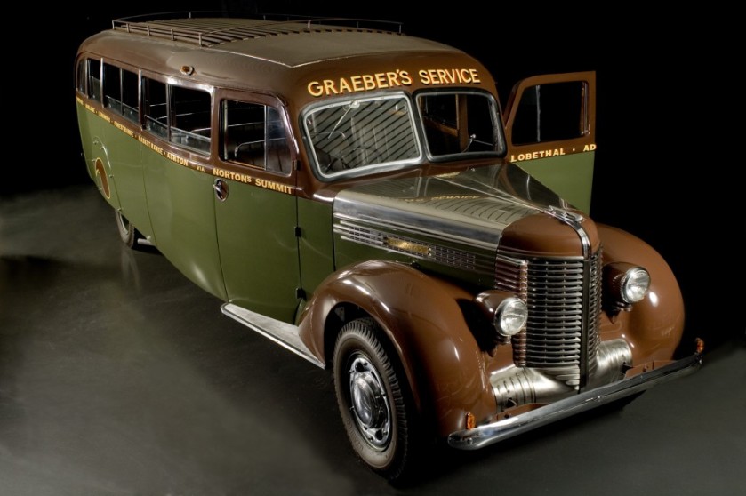 1939 Diamond T Bus