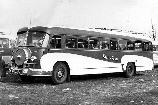 1952-Bussen-Crossley-carr.-Domburg-1952-NB-50-72