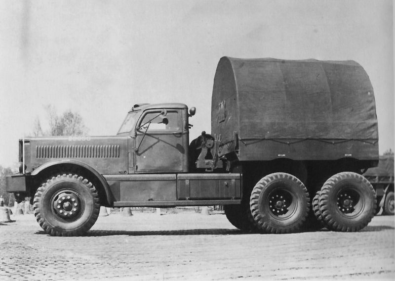 1953 Diamond T M20