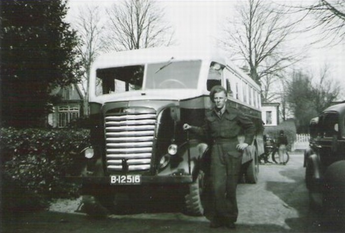 1945 GM legertruck 1ste bus na oorlog