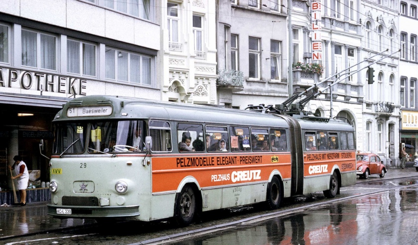 1960 Henschel 3-axle articulated trolleybus in city centre