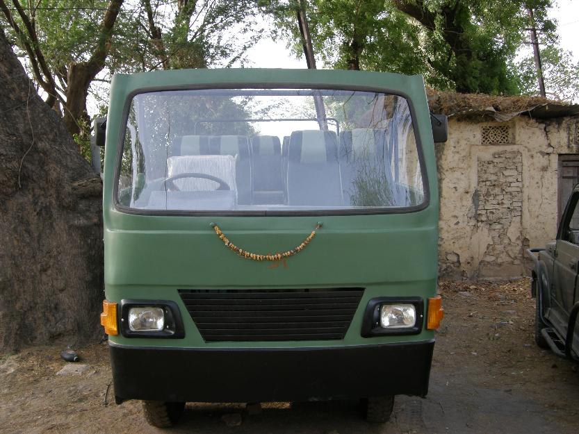 Hindustan-Motors-16-seater