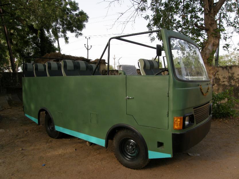 RTV Cosmo CNG petrol bus, Hindustan Motors 16 seater