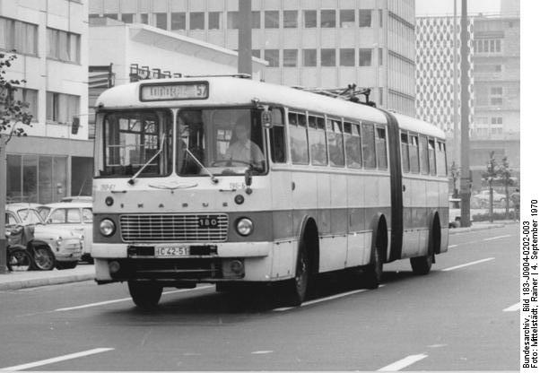 Berlin, Gelenkbus Ikarus 180