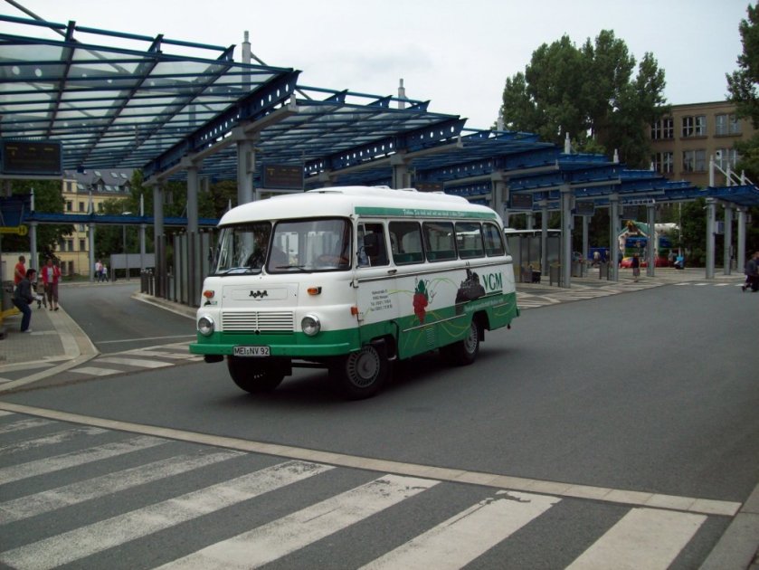 1971 Robur der VGM Meissen im Busbahnof Chemnitz