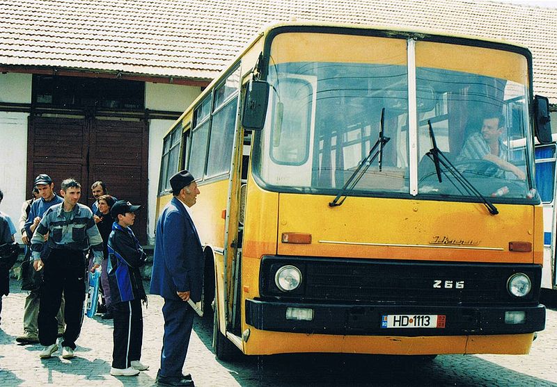 7 800px-Topliţa,_bus