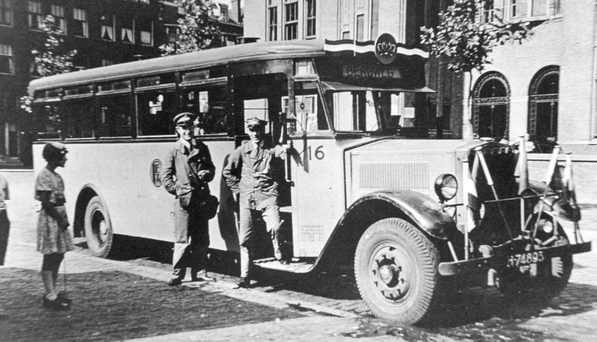 1929 2e serie Krupp-Werkspoor autobus, nummer 16, lijn H, Bospolderplein, Koninginnedag, 30 augustus 1929.