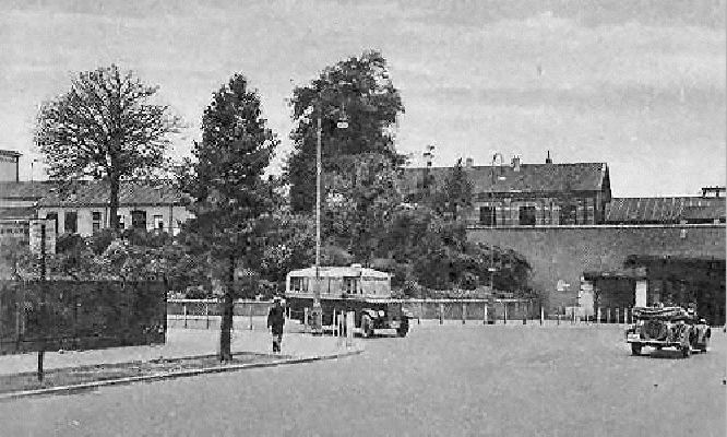 1932 Krupp-Werkspoor uit de serie stadsbussen 1-3 bij de Prinsessentunnel