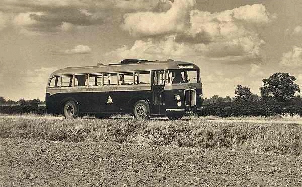 1940 Kromhout nr. 12 met carrosserie van Verheul. Kenteken E-37510. Uit dienst 1958