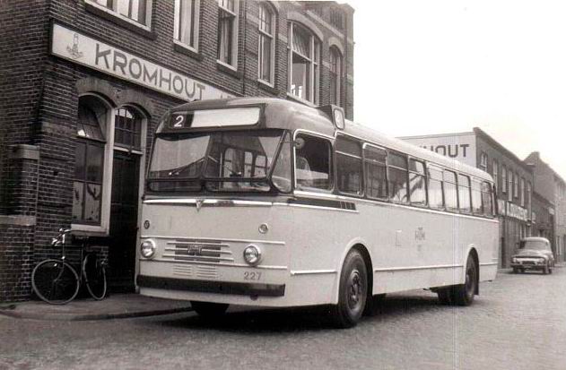 1952 227+Nieuwe+Bus+bij+Kromhout