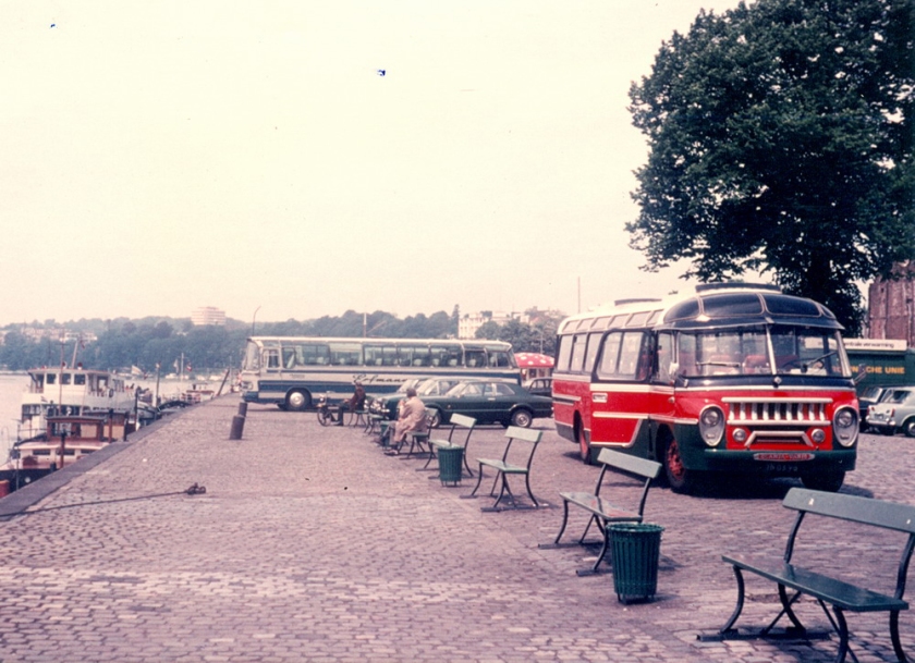 1958 Scania Vabis busnummer 5, bouwjaar 1958. Rijnkade te Arnhem zomer 1972