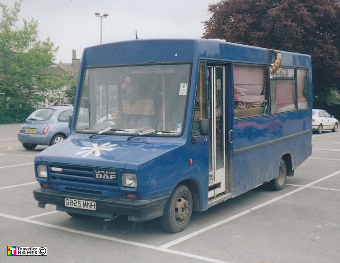 Blue DAF 400 Minibus