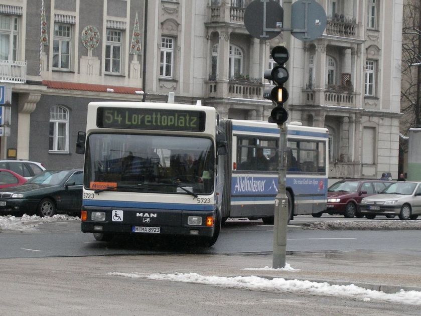 117 MAN NG 272(2) (A11) in München