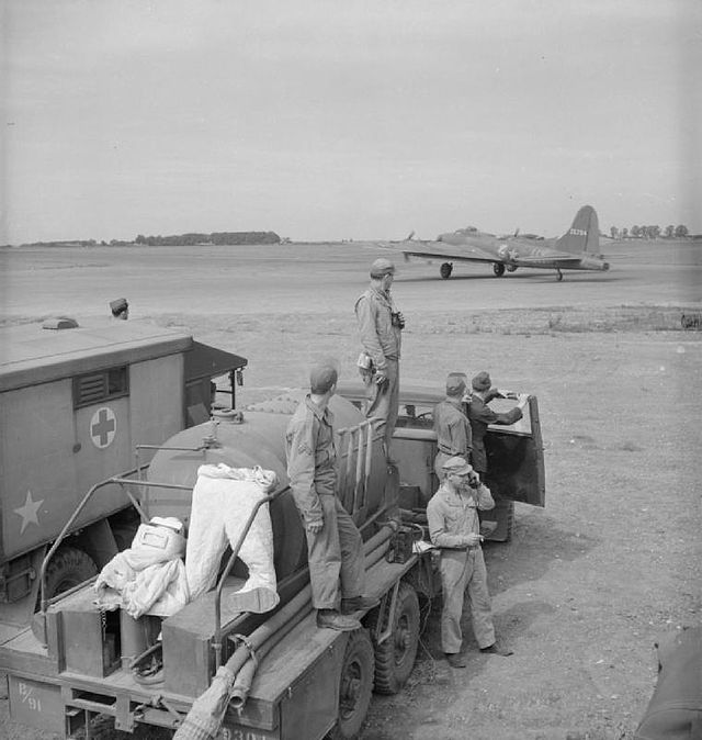 15 British_Equipment_at_An_American_Airfield-_Anglo-american_Co-operation_in_Wartime_Britain,_1943_D15116