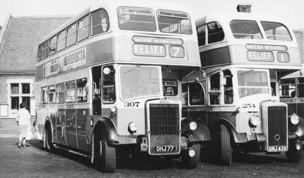 1949 Southend Leyland PD2 307, OHJ77 from 1957, alongside 1949 Daimler CV 254, DHJ429, both with Massey bodies.