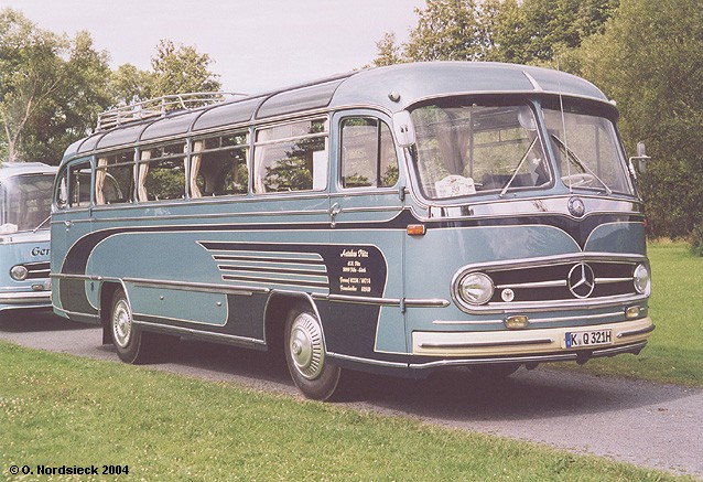 1960 Mercedes-O321H-Reisebus-hellblau-Dek-dkblau-Puetz