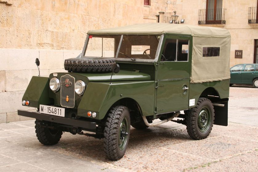 5 Minerva Land Rover. Note the sloping front faces to the wings