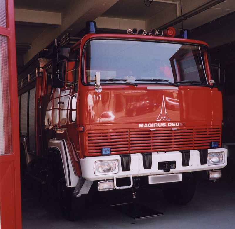 Feuerwehrfahrzeug mit Staffelkabine Typ 170 D 11 FA