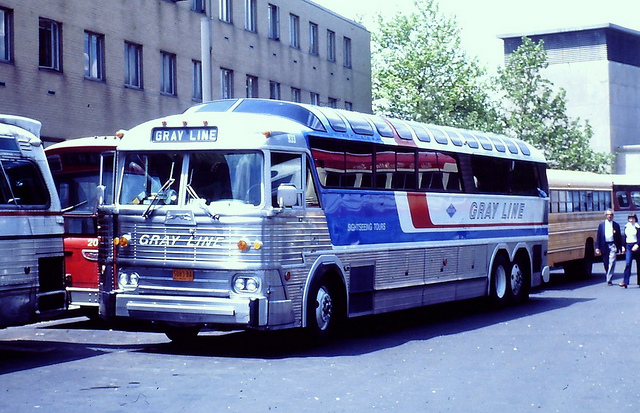 Gray Line bus 933 (MCI MC-7)