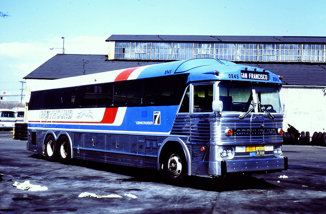 Greyhound bus 0945 (MCI MC-7)