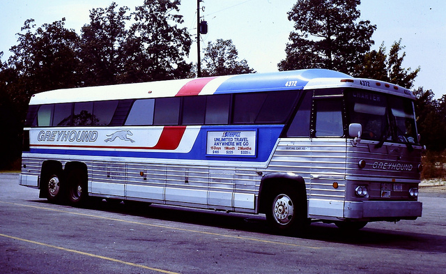 Greyhound bus 4372 (MCI MC-8)