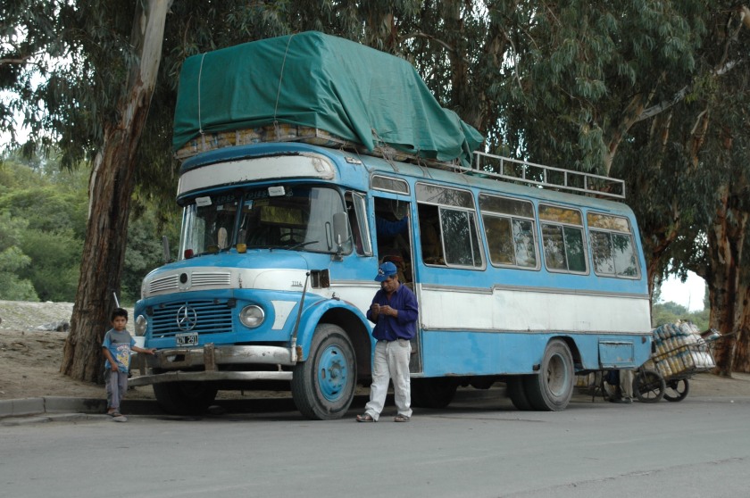 Mercedes Benz Blauw witte bus Argentinië