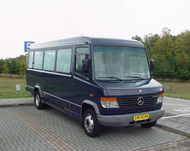 Mercedes Benz bus 19 persoons LM1044