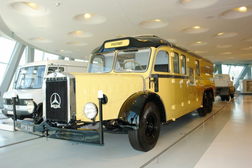 Mercedes Benz des années 35 affecté pour la poste Allemande