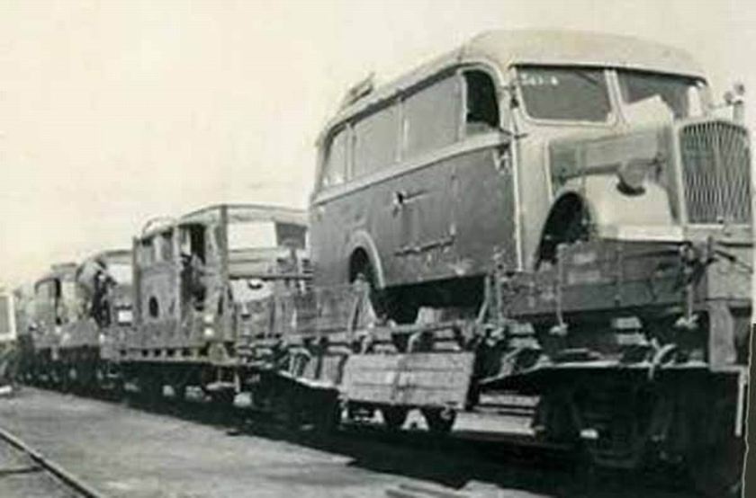 1940 Opel blitzbus damaged-ontrain