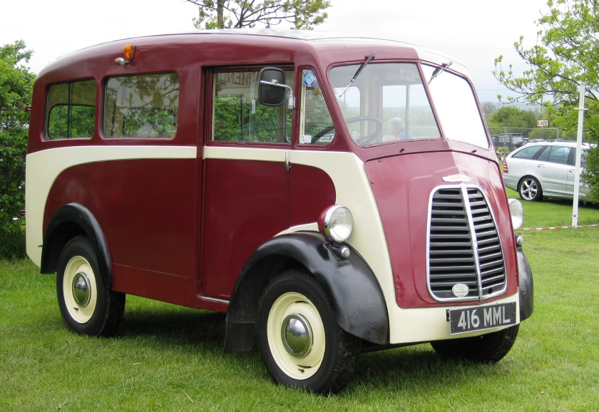 1952 Morris J-Type with extra side windows