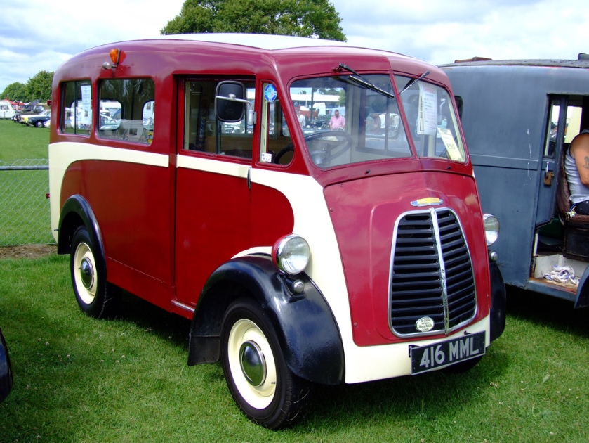 1954 Morris J type mini bus