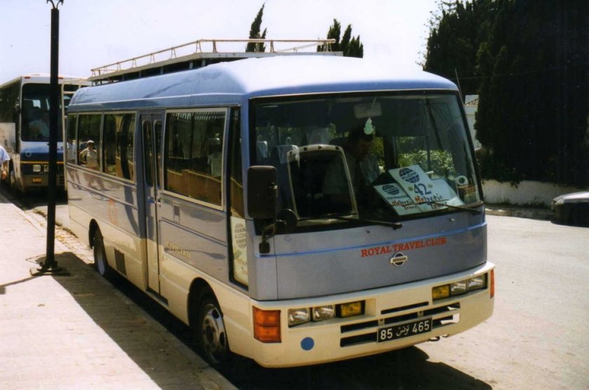 Nissan Civilian, aufgenommen im Mai 1999 auf Dscherba