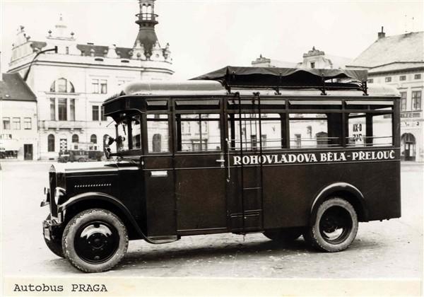 1927 Praga vyrazene-autobusy-v-osade-kazin