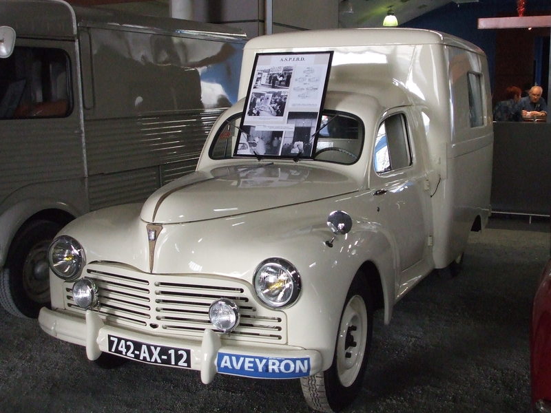 1955 Peugeot 203 fourgon ambulance suri Decazeville