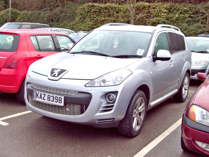 2007-on Peugeot 4007 Engines 2.2 Turbo Diesel or 2.4 Petrol Marketed as a compact crossover SUV