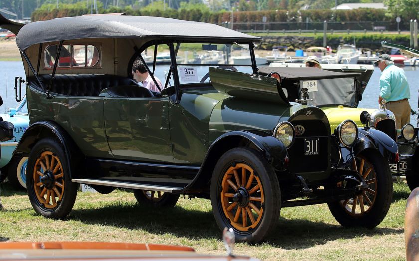 1917 REO Model M 7-passenger Touring