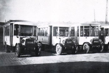 1925 2 bussen een Chassis van Auto Traction (Minerva) en 1 op een onderstel Scemia. Bovy-Pipe