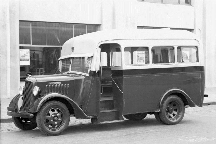1941 REO Speed Wagon bus