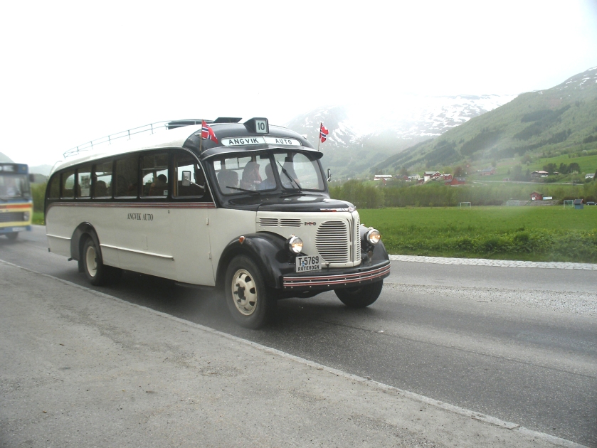 1948 REO-bus-AngvikAuto-4