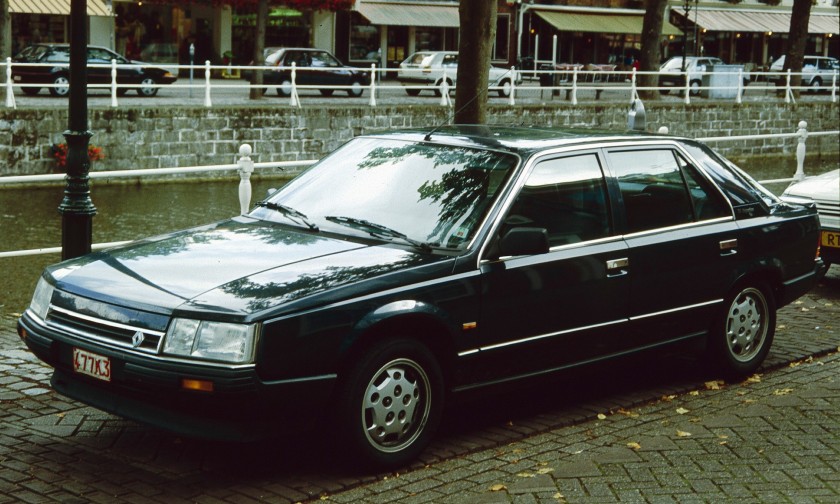 Renault 25 with Canal
