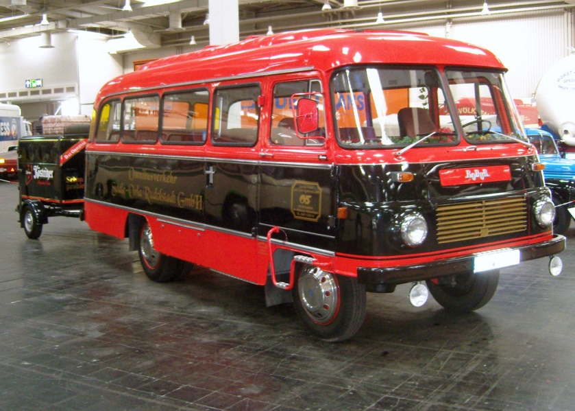 ROBUR Bus en aanhanger DDR