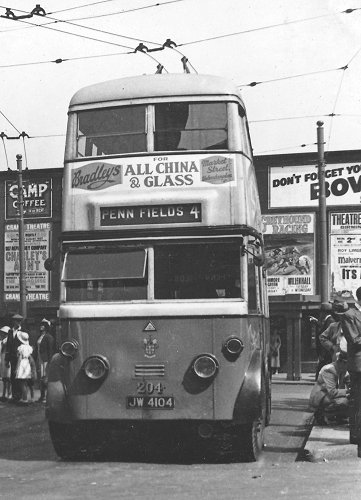 1934 Sunbeam bus with an MS3 chassis and a Metro-Cammell body. Turning in Victoria Square