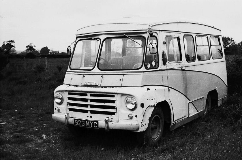1961 Austin LDO registered 923 MYC, had (I believe) started life in Somerset with Blagdon Lioness Coaches Kenex Conversion 14 seater