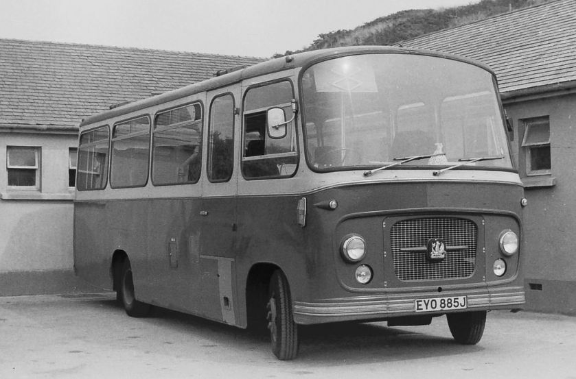1968 EYO 885J - Another Bedford VAS Strachans (this one with high backed coach seats)